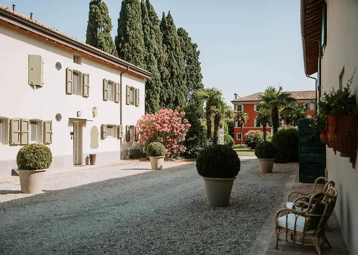 Relais Roncolo 1888 - Small Luxury Of The World * Quattro Castella